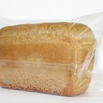 пакет с буханкой хлеба