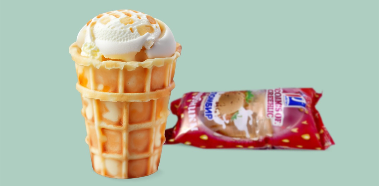 мороженое в вафельном стаканчике и упакованное мороженое